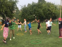 Играя, помогаем