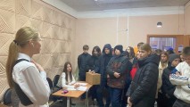 «Возвращайтесь скорей, ждём вас домой!!!»