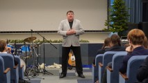 Директор техникума Алексей Викторович Кривулин посетил Гимназию №1, где побеседовал с учениками о патриотизме, героизме и важности преданности своей Родине Директор техникума Алексей Викторович Кривулин посетил Гимназию №1, где побеседовал с учениками о патриотизме, героизме и важности преданности своей Родине