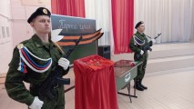 Курсанты военно-спортивного клуба «Барс» нашего техникума приняли участие во Всероссийской акции «Парта Героя» Курсанты военно-спортивного клуба «Барс» нашего техникума приняли участие во Всероссийской акции «Парта Героя»