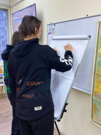 Студенты техникума готовятся ко Дню матери Студенты техникума готовятся ко Дню матери