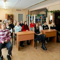В библиотеке прошел классный час "О силе человеческого духа" в честь Дня инвалидов