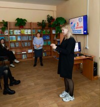 В библиотеке прошел классный час "О силе человеческого духа" в честь Дня инвалидов
