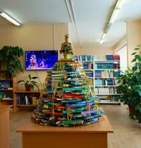 В библиотеке техникума выросла "умная" ёлка! В библиотеке техникума выросла "умная" ёлка!