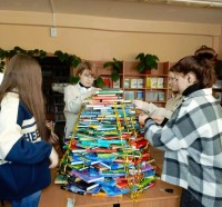 В библиотеке техникума выросла "умная" ёлка! В библиотеке техникума выросла "умная" ёлка!