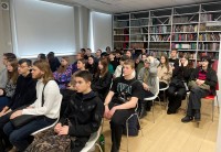 «Ты в памяти и сердце Сталинград»: сотрудники городской библиотеки провели час памяти для студентов техникума «Ты в памяти и сердце Сталинград»: сотрудники городской библиотеки провели час памяти для студентов техникума