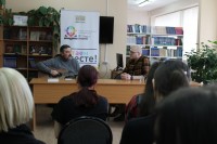 «Рыжие белки летят на юг» и «Пушистый блюз»: студенты познакомились с поэтом Красноярья «Рыжие белки летят на юг» и «Пушистый блюз»: студенты познакомились с поэтом Красноярья