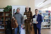 «Рыжие белки летят на юг» и «Пушистый блюз»: студенты познакомились с поэтом Красноярья