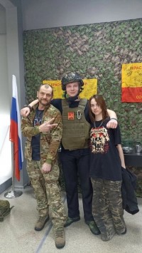 Встреча с героем: студенты группы 158‑ТМ на выставке памяти Героям СВО